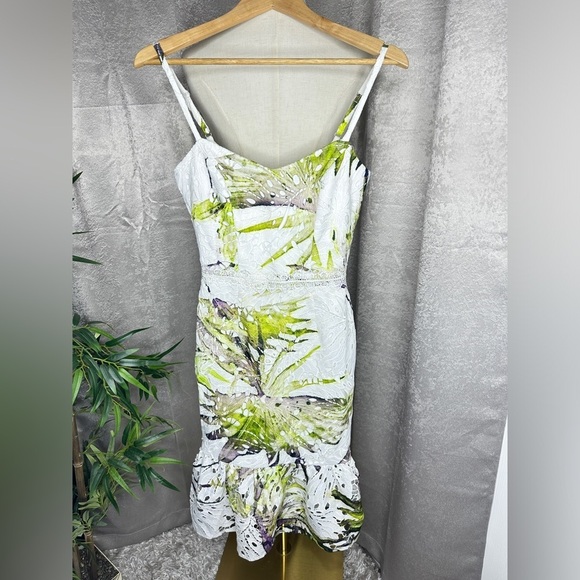Dress the Population Green Floral Midi Dress - Picture 3 of 12